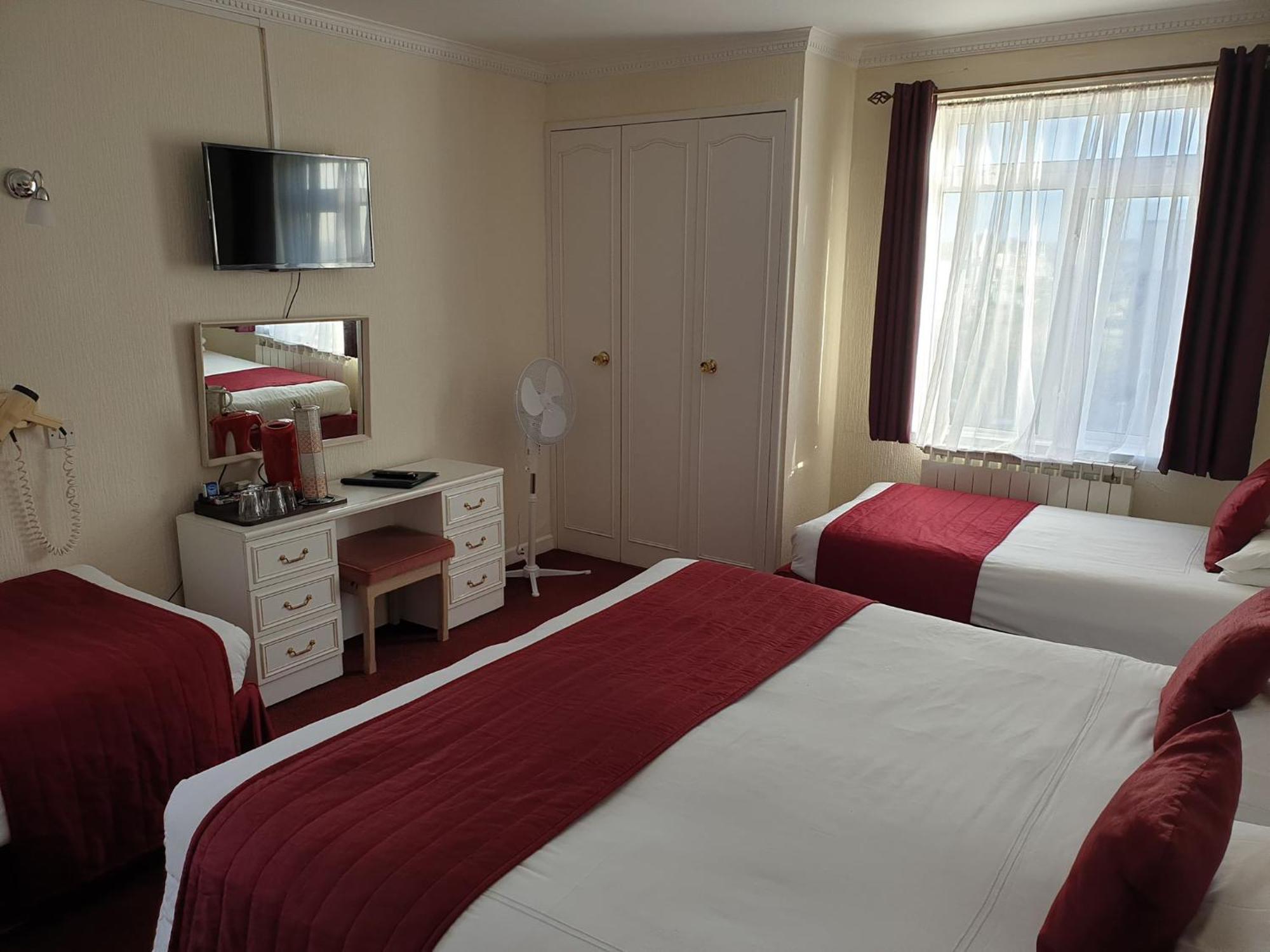 Marina Metro Hotel Saint Helier Room photo