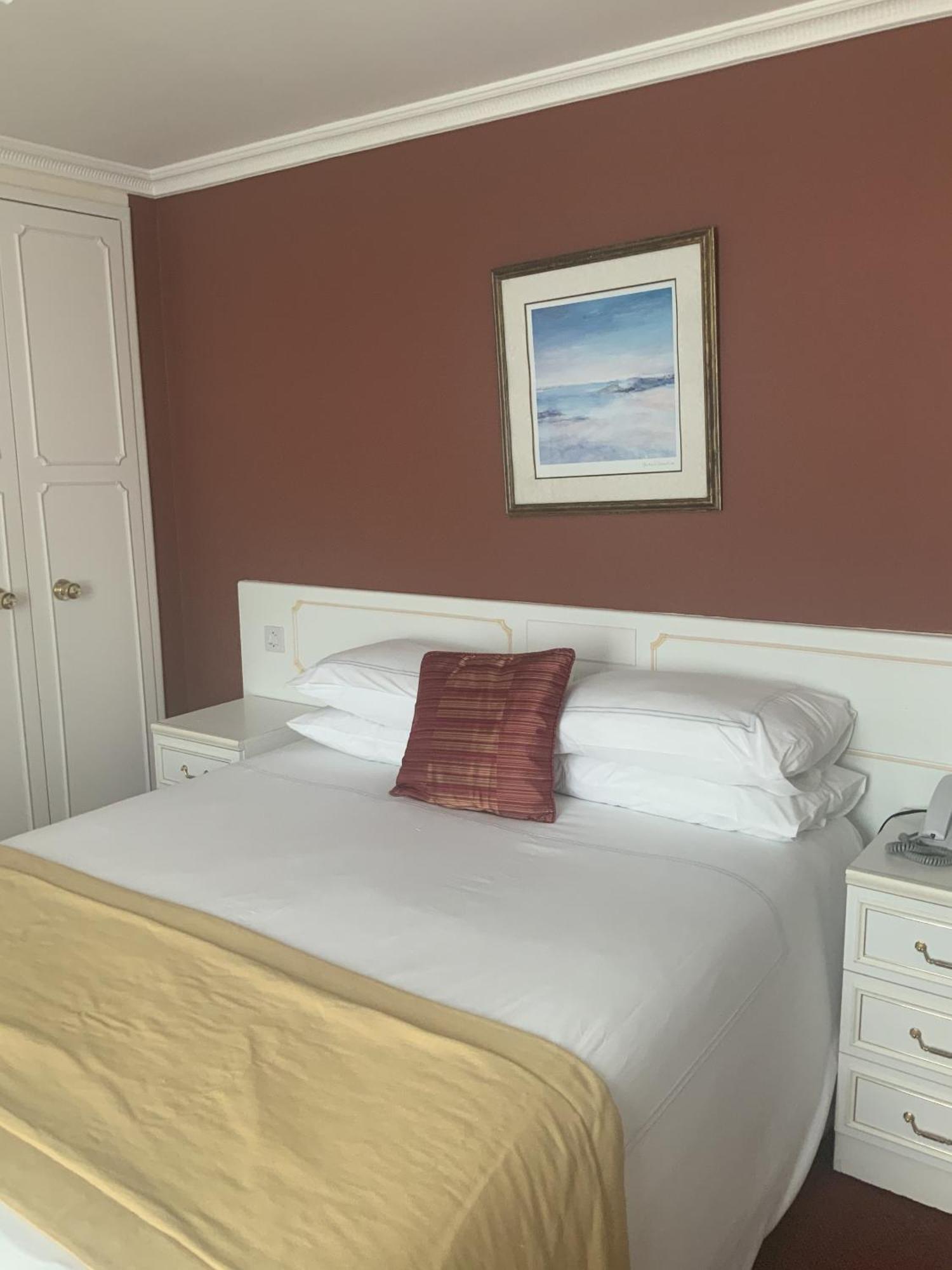 Marina Metro Hotel Saint Helier Room photo